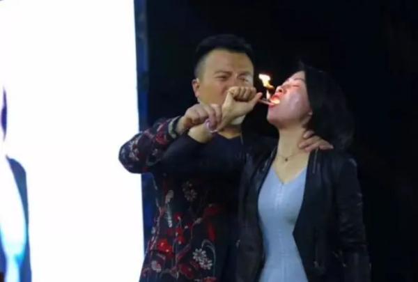 一根头发卖6.08万的“成*学功**大师”，被抓了