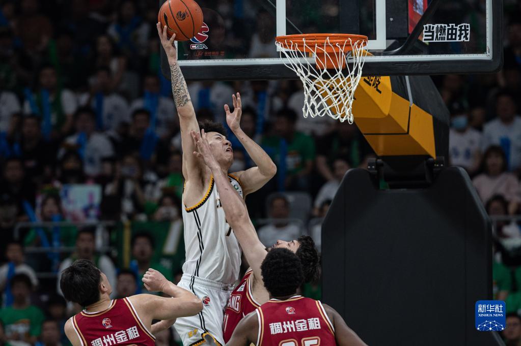 CBA丨伤病、压力催人成长——专访辽宁队球员张镇麟