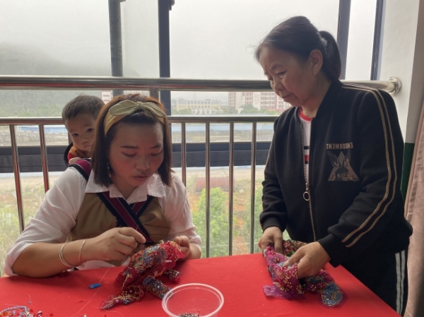 妈妈岗就业新模式,又想上班又带娃这三种工作最适合