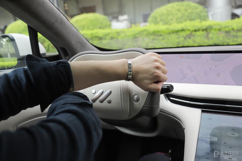 智己ls7的半幅式方向盘,智己ls7半幅方向盘是谁生产的