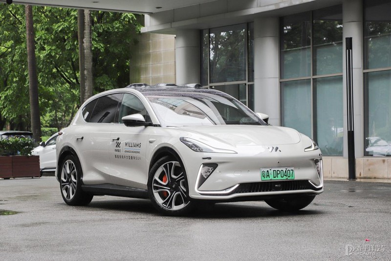 智己ls7的半幅式方向盘,智己ls7半幅方向盘是谁生产的