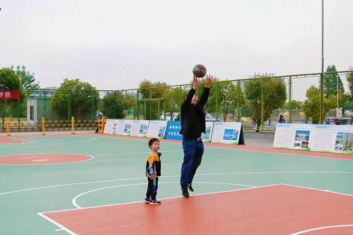 乡村全场篮球比赛,村公所篮球赛观众爆满