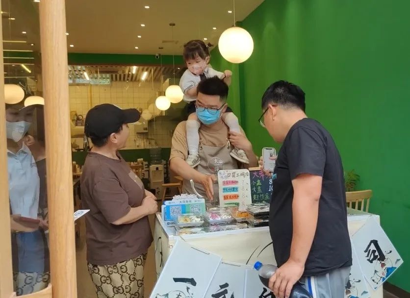 武汉宝妈用一块钱租到了82平门面，单月营业额达到1.5万