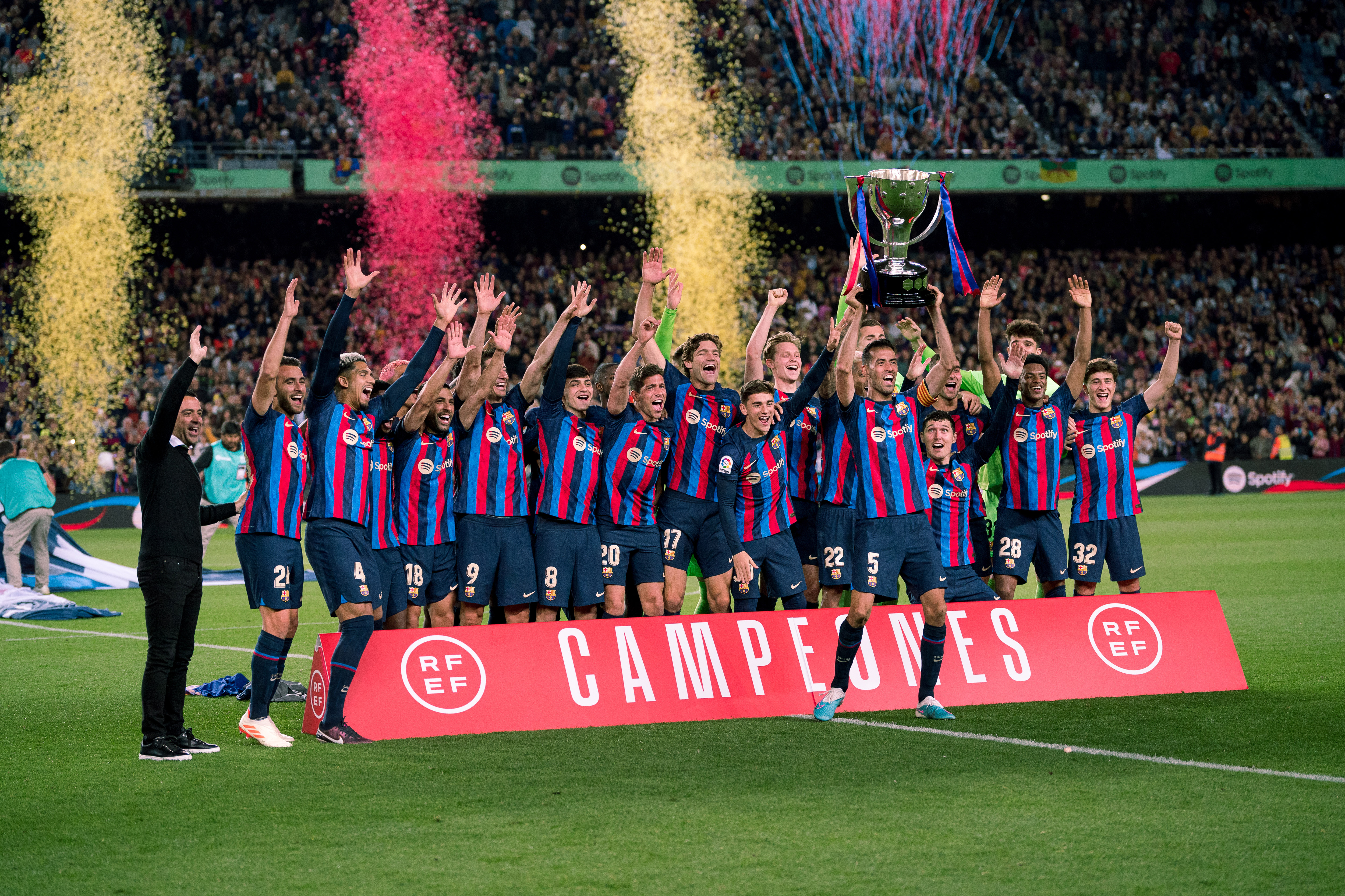 足球巴萨夺冠之旅,巴萨足球冠军庆祝场面