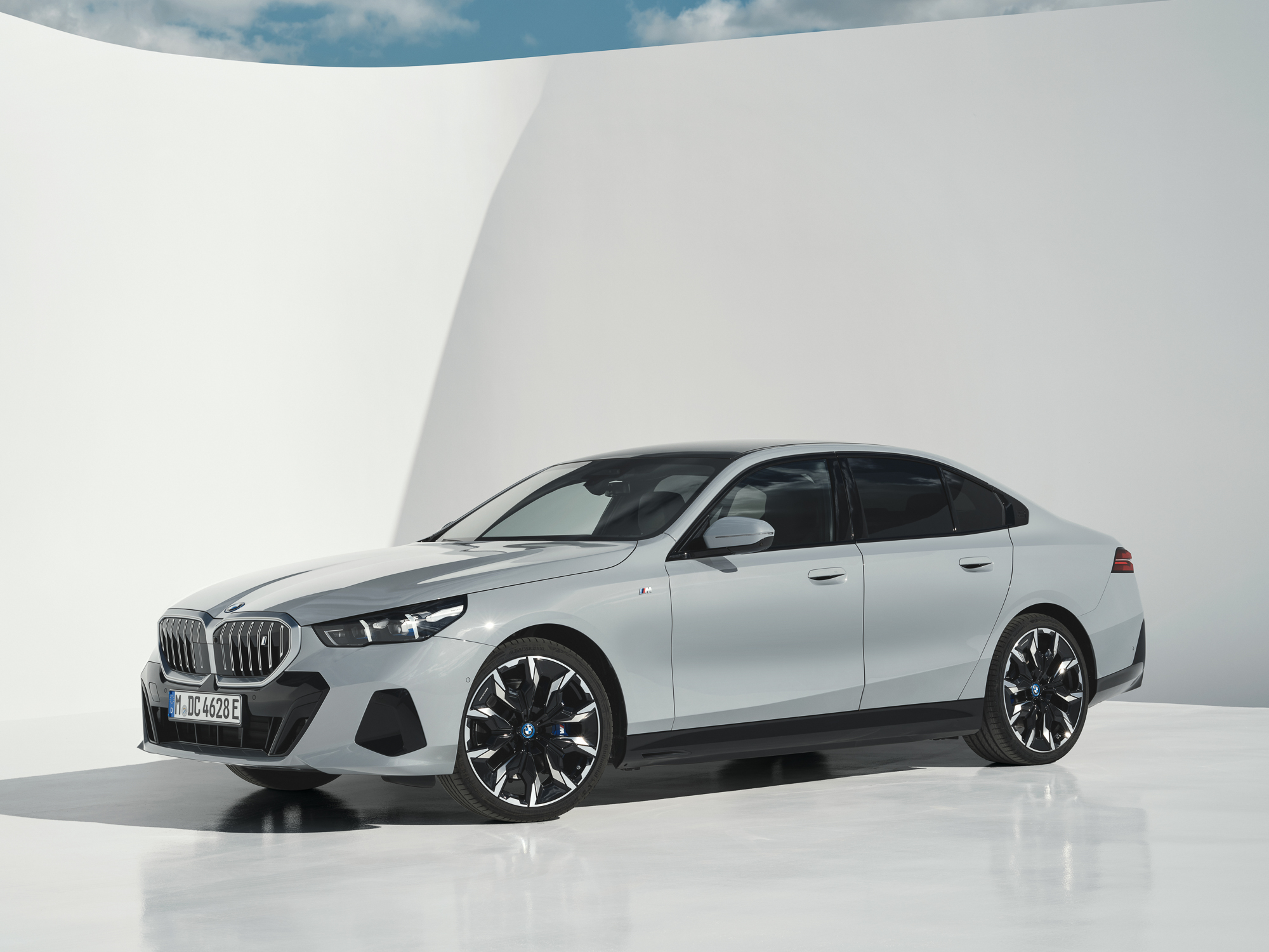 24款宝马5系改装大鼻孔,宝马5系改装大鼻孔前杠