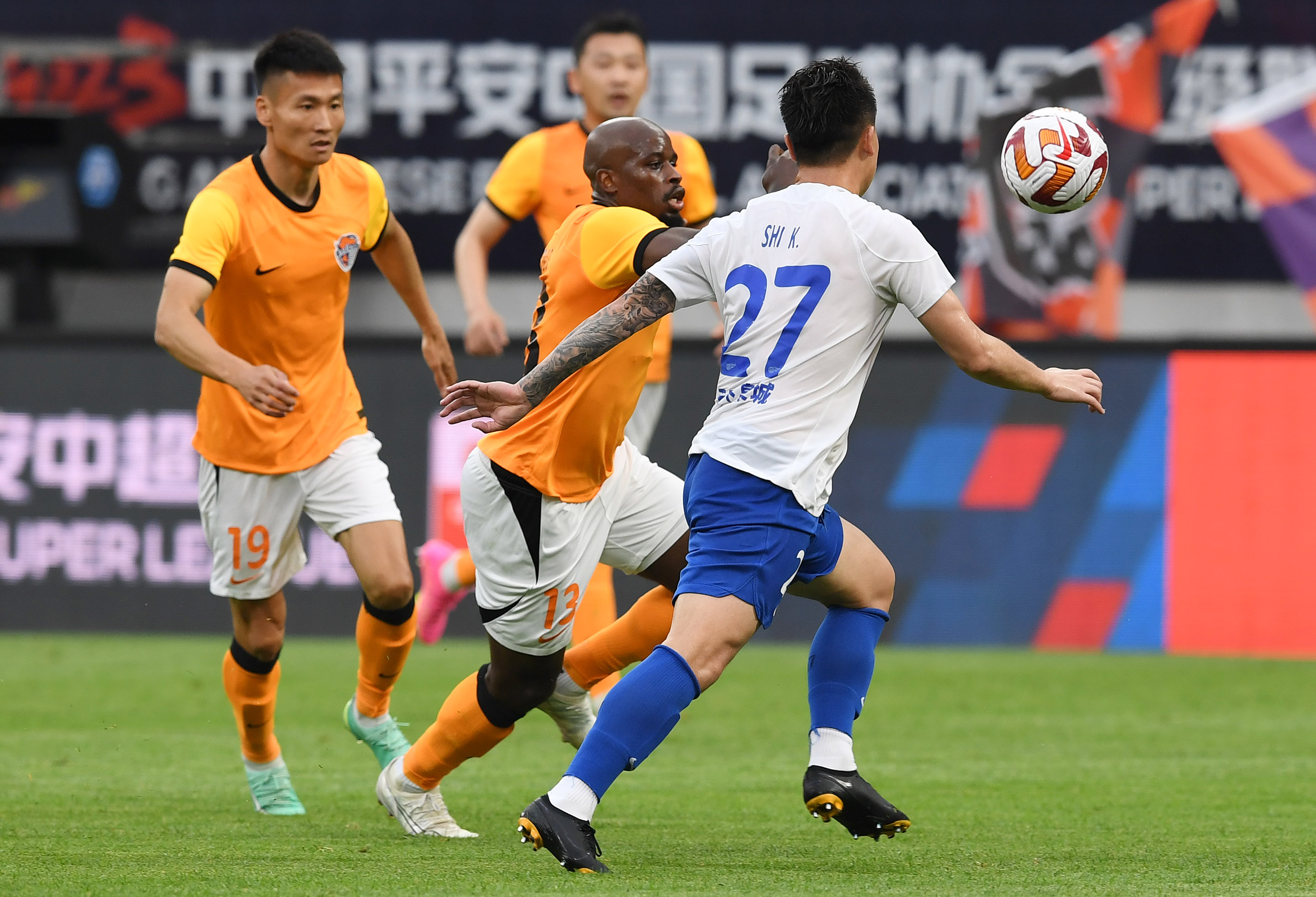 中超山东泰山战胜青岛海牛,泰山青岛海牛