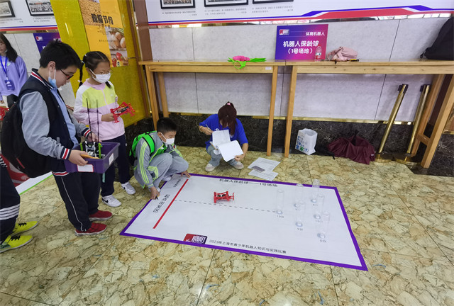 指挥机器人,机器人运动打乒乓球