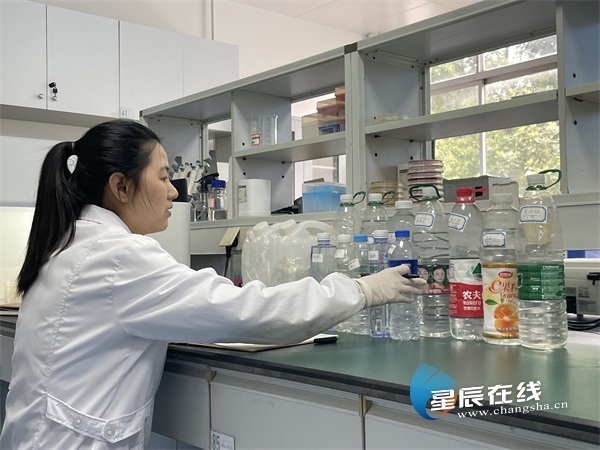 好young隆平丨谢小红：攻坚克难研发“纳米银”新科技快速净化“非洲猪瘟”