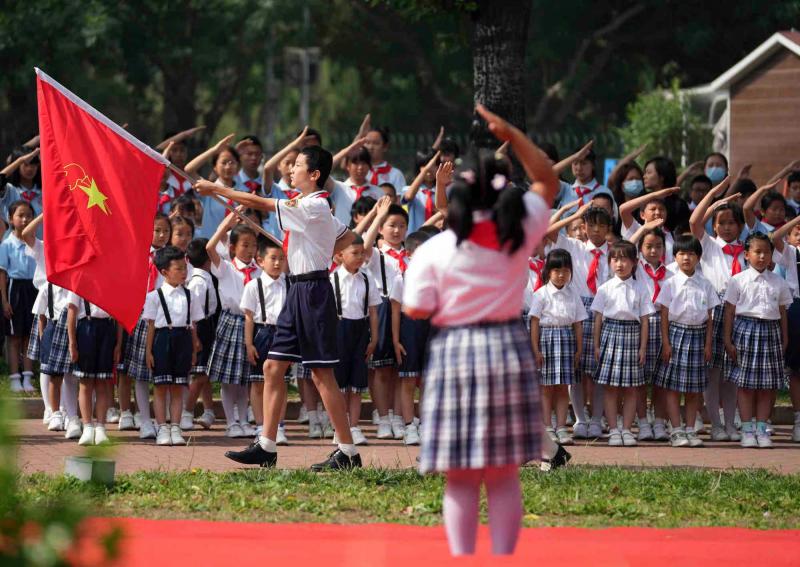 少先队员光荣入队,少先队入队游园