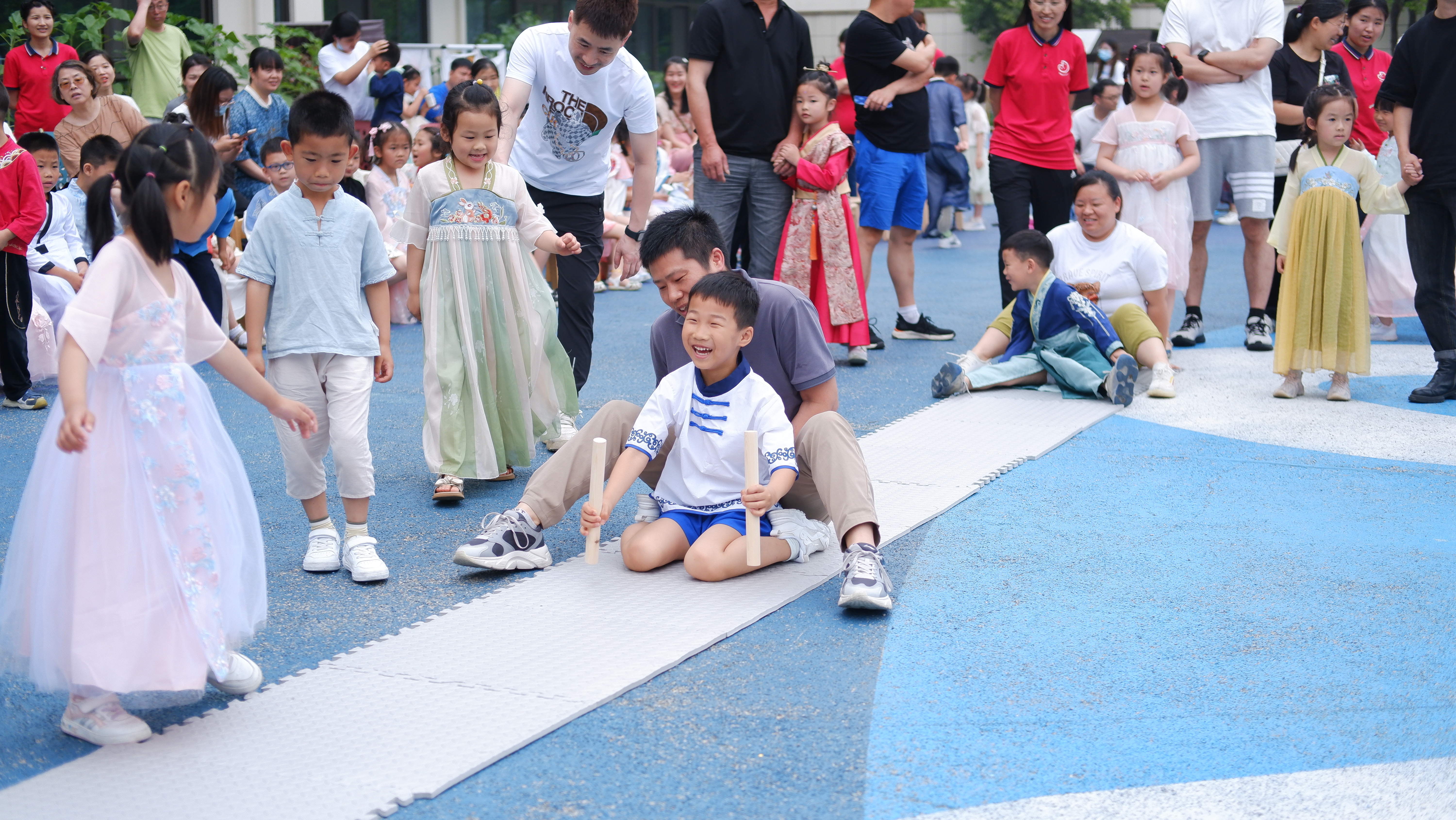 把运动馆搬进幼儿园,中国宋代汉服运动