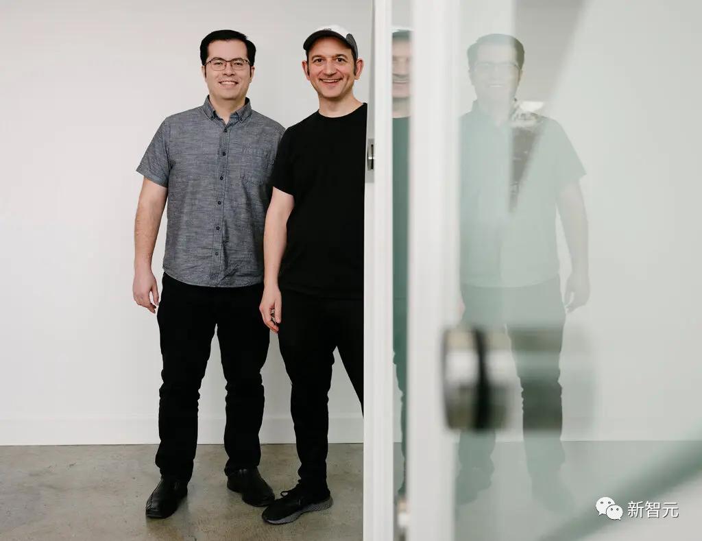 首周*载下**量碾压ChatGPT！谷歌20年老员工叛逃，创立第二个OpenAI？