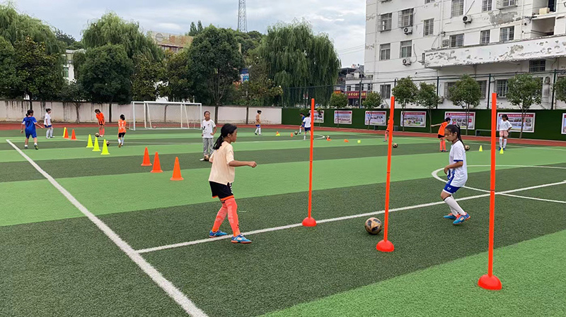 爱足球的孩子们,大山里爱足球的孩子们