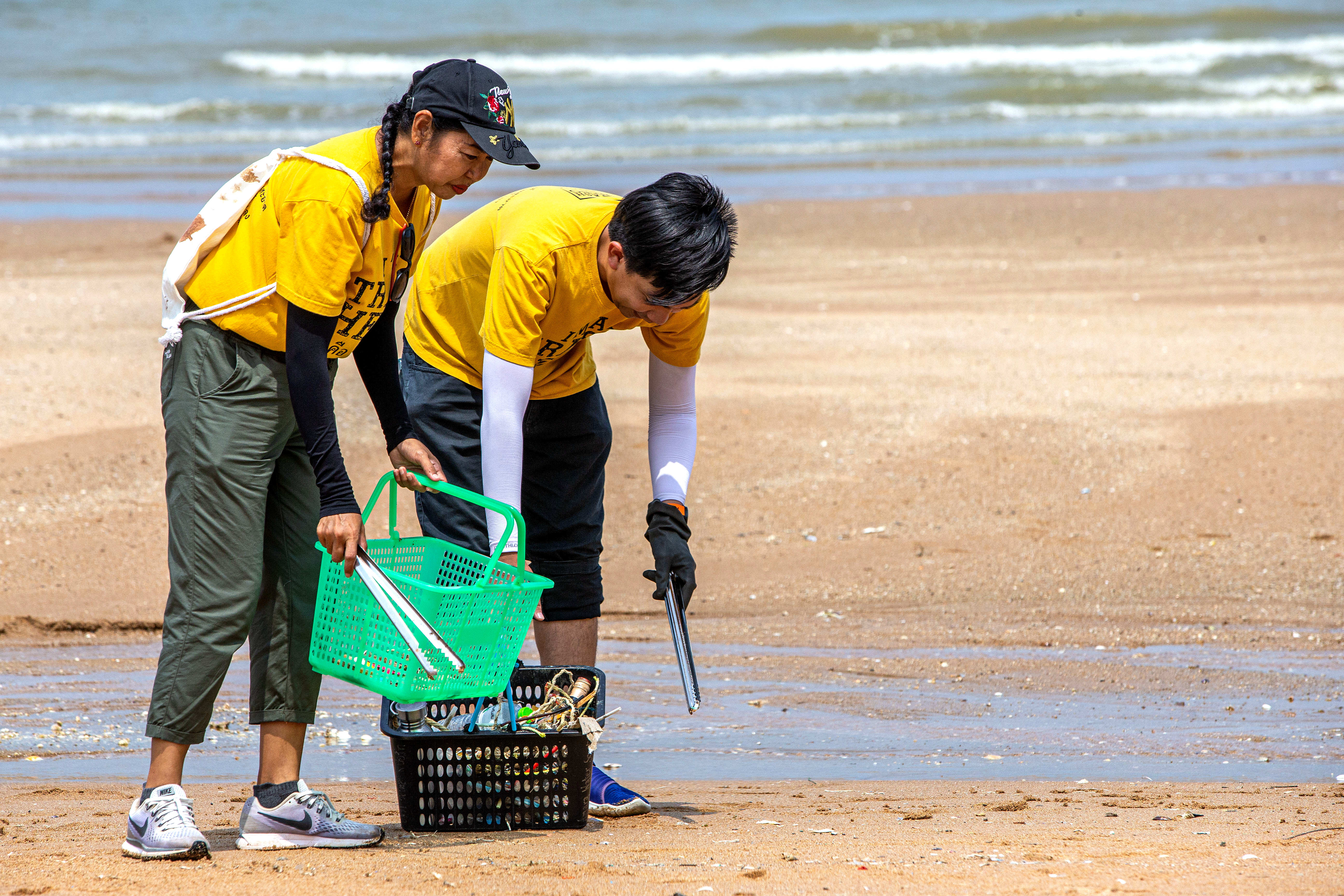 （国际·图文互动）通讯：泰国环境卫士向海洋垃圾“宣战”