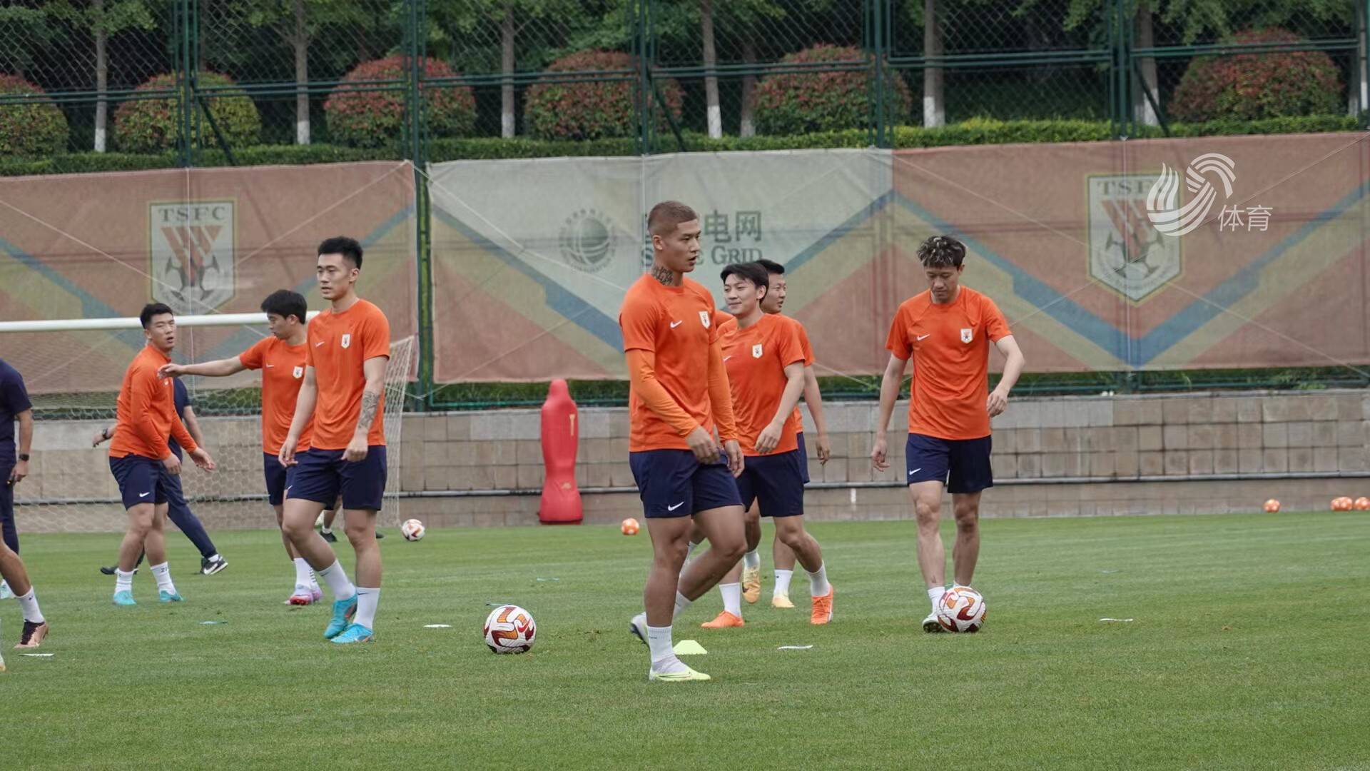 山东泰山球迷开放日冲场,山东泰山足球俱乐部球迷开放日