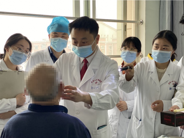 70岁老人牙痛有什么并发症吗,老人烂牙痛怎么治疗