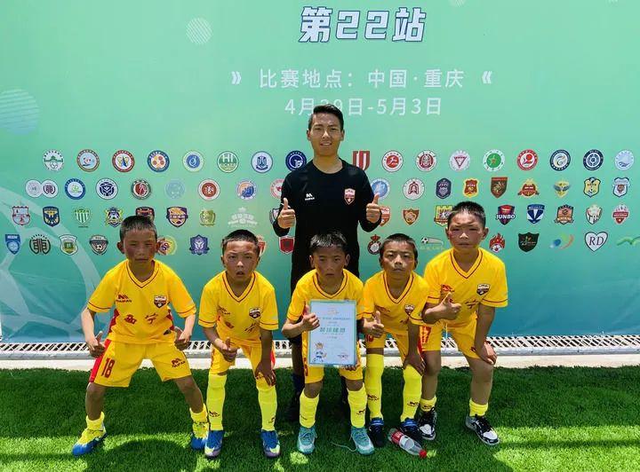 三江之源，绿茵场绽放美丽“同心圆”