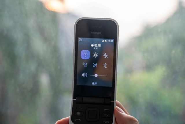 诺基亚翻盖功能机2660flip,2023诺基亚翻盖机