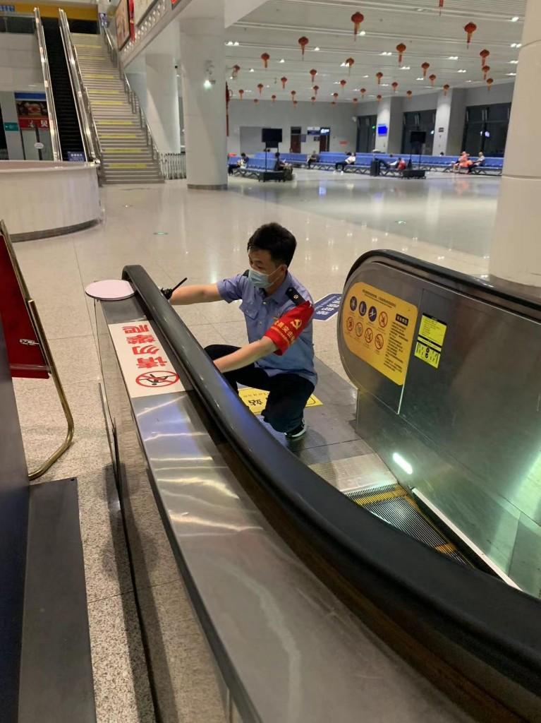 寮哄寲鏈嶅姟鎰忚瘑鍋氬ソ鏈亴宸ヤ綔,绔嬭冻鏈亴宀椾綅鍋氬ソ鏈嶅姟宸ヤ綔