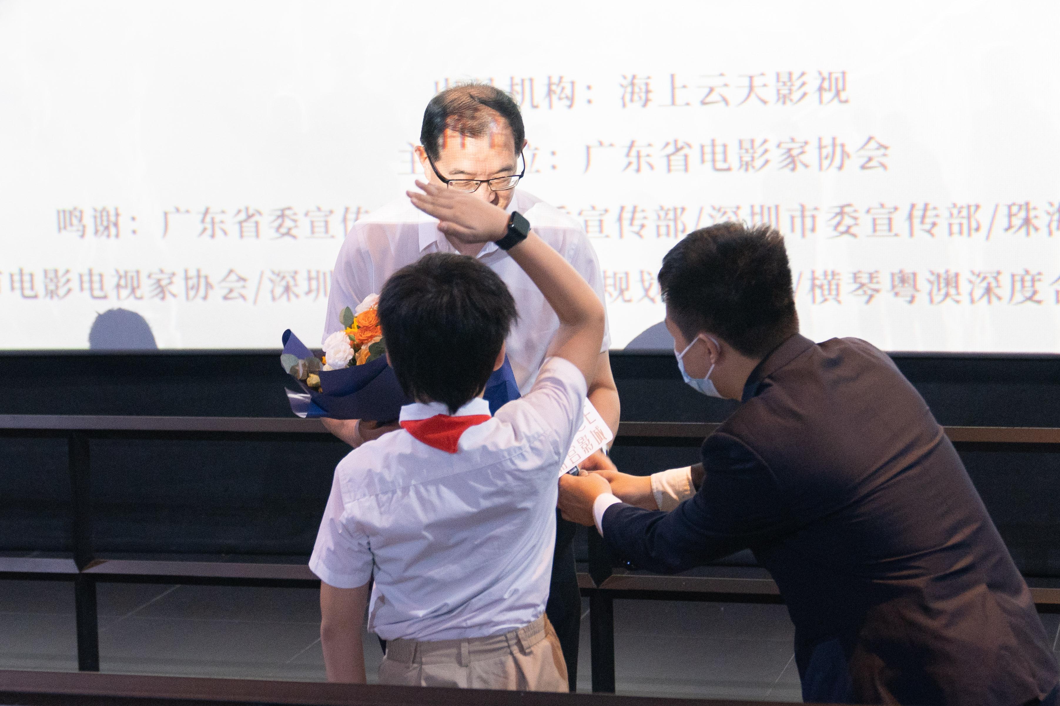 电影《此生有约》举行广州首映礼,主人公原型“感动中国人物”张玉滚惊喜亮相