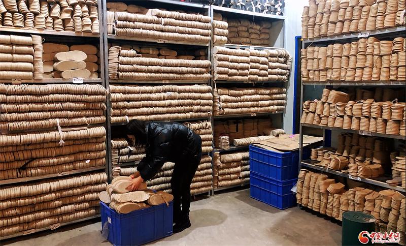 牛君俊：用10万元擦亮甘谷“麻鞋”品牌