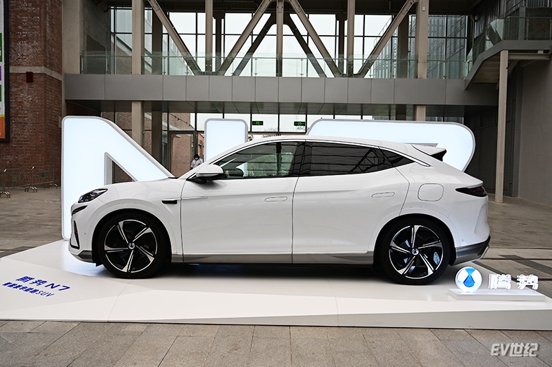 腾势n7豪华suv引爆市场热情,腾势n7四驱丐版驾驶感觉如何