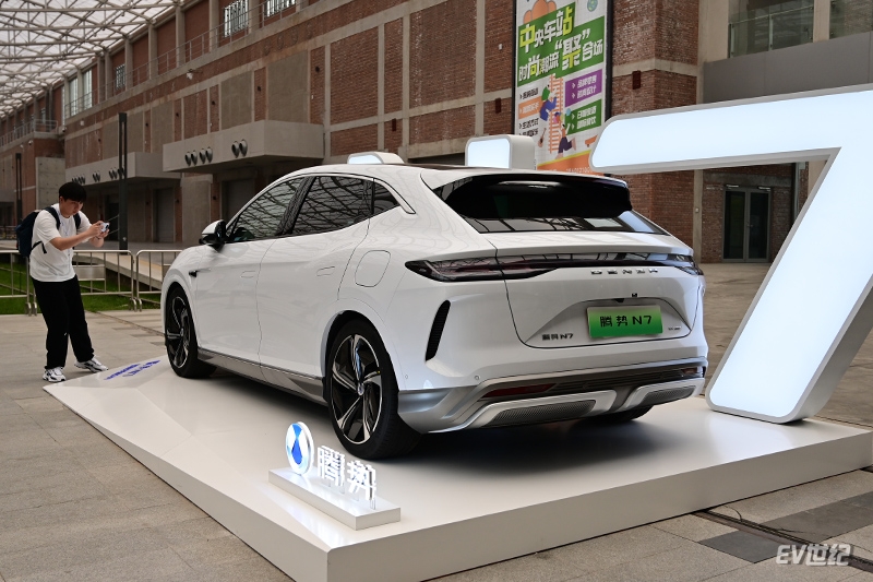 2023款腾势n7电动版6座版suv推荐,豪华大五座家用suv首选腾势n7