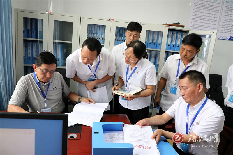 云南省医疗评估中心到罗平县人民医院进行等级医院评审