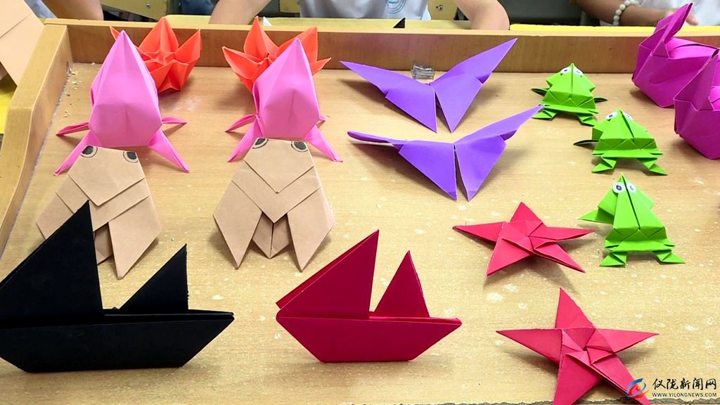 离堆小学：折纸绳艺作品喜迎成都大运会