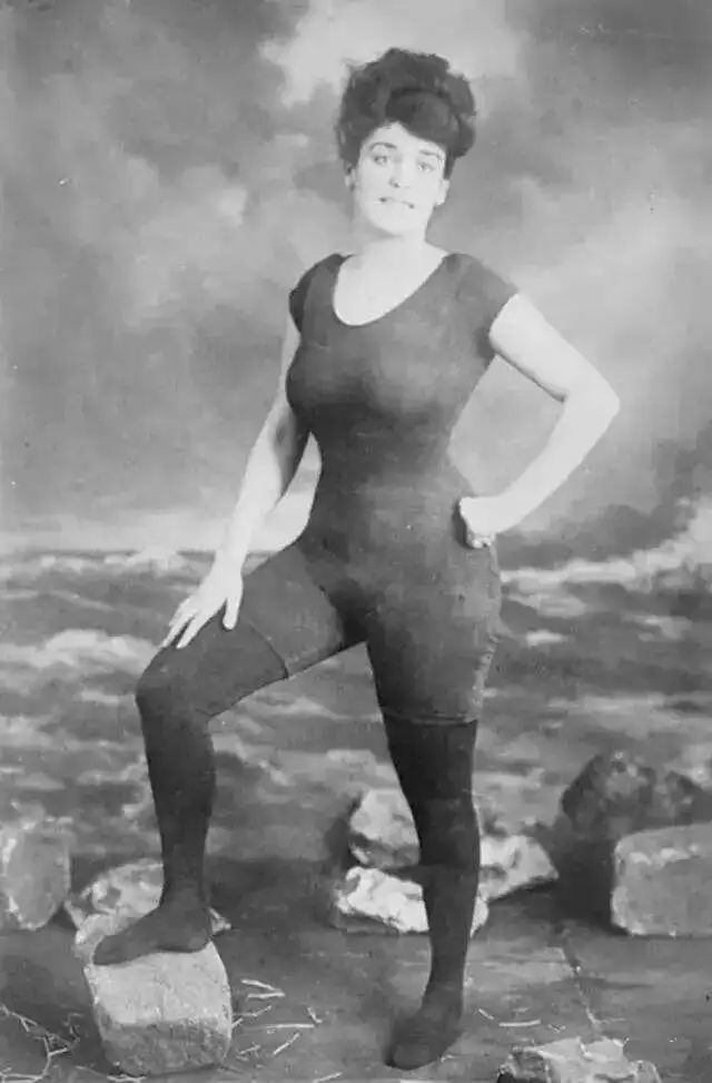 赵露思坐姿瑜伽裤穿搭,穿瑜伽裤上街合适吗