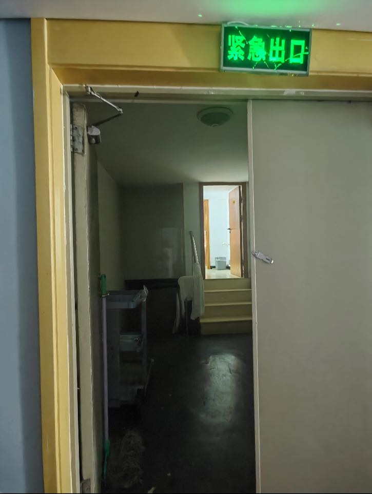 大连酒店双床房三天两晚,大连一酒店在消防通道