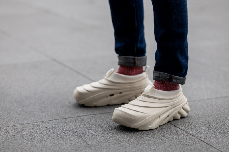 crocs洞洞鞋刘雨昕,crocs刘雨昕同款鞋花怎么装