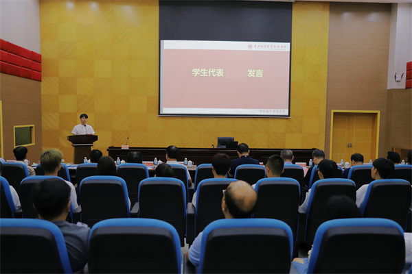 关工委走进学校慰问活动简报范文,市关工委慰问活动